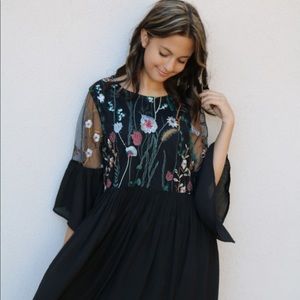 2x 🎉HP🎈 SML floral embroidered dress